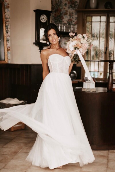 Luxury Bridal Hair & Make-up für moderne Bräute – zeitlose, elegante Brautstylings von Anika Smith in Frankfurt, Wiesbaden und Mainz.