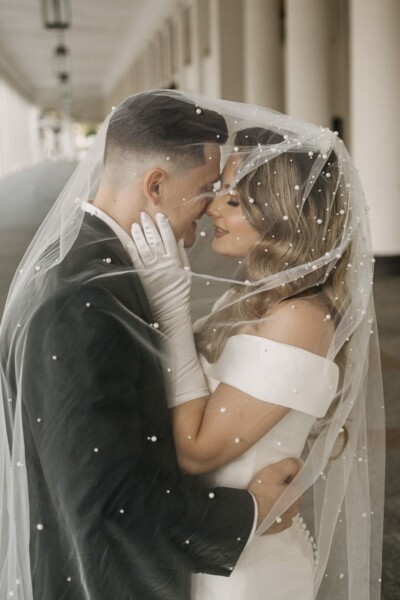 Luxury Bridal Hair & Make-up für moderne Bräute – zeitlose, elegante Brautstylings von Anika Smith in Frankfurt, Wiesbaden und Mainz.