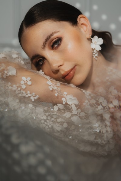 Luxury Bridal Hair & Make-up für moderne Bräute – zeitlose, elegante Brautstylings von Anika Smith in Frankfurt, Wiesbaden und Mainz.