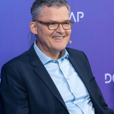 Hair & Make-up für politischen Auftritt – Friedrich Merz professionell gestylt von Hair & Make-up Artist Anika Smith in Deutschland